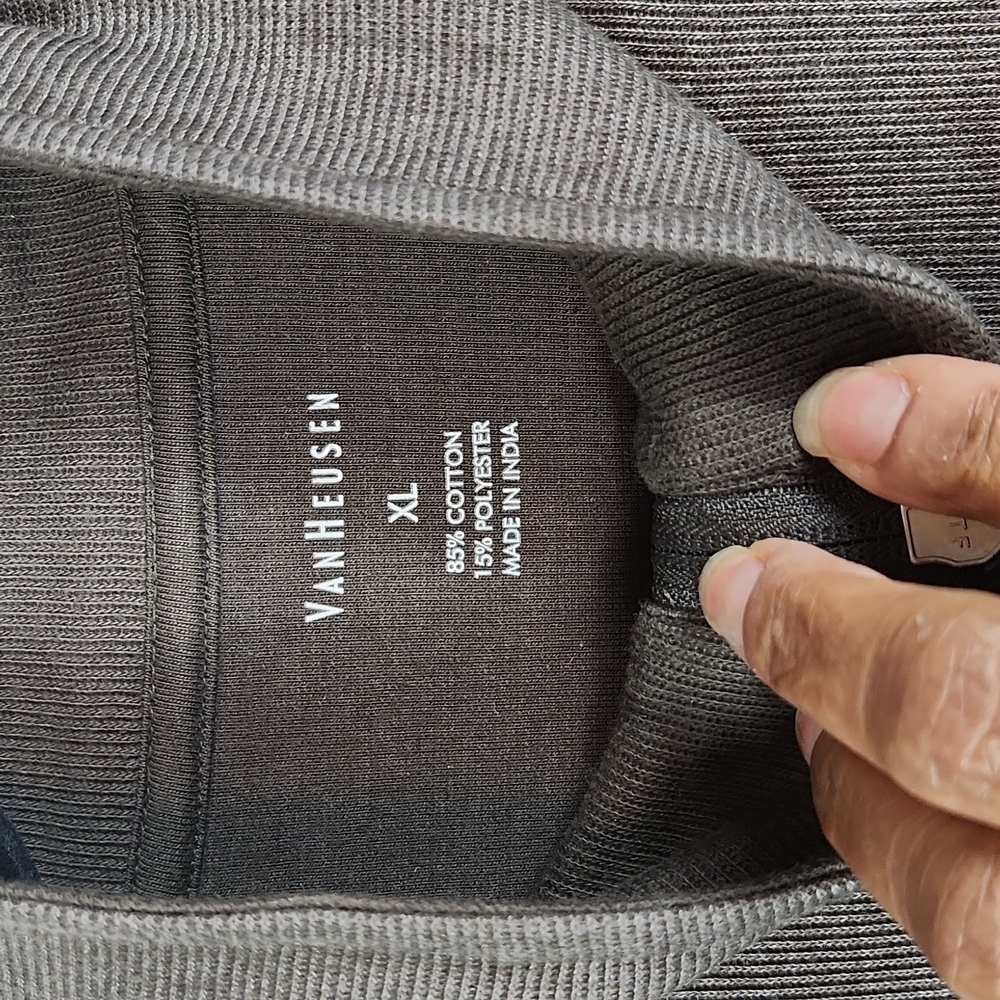 VanHeusen, Men's grayish brown pullover sweater/shirt, in great condition, Sz XL - Picture 5 of 6